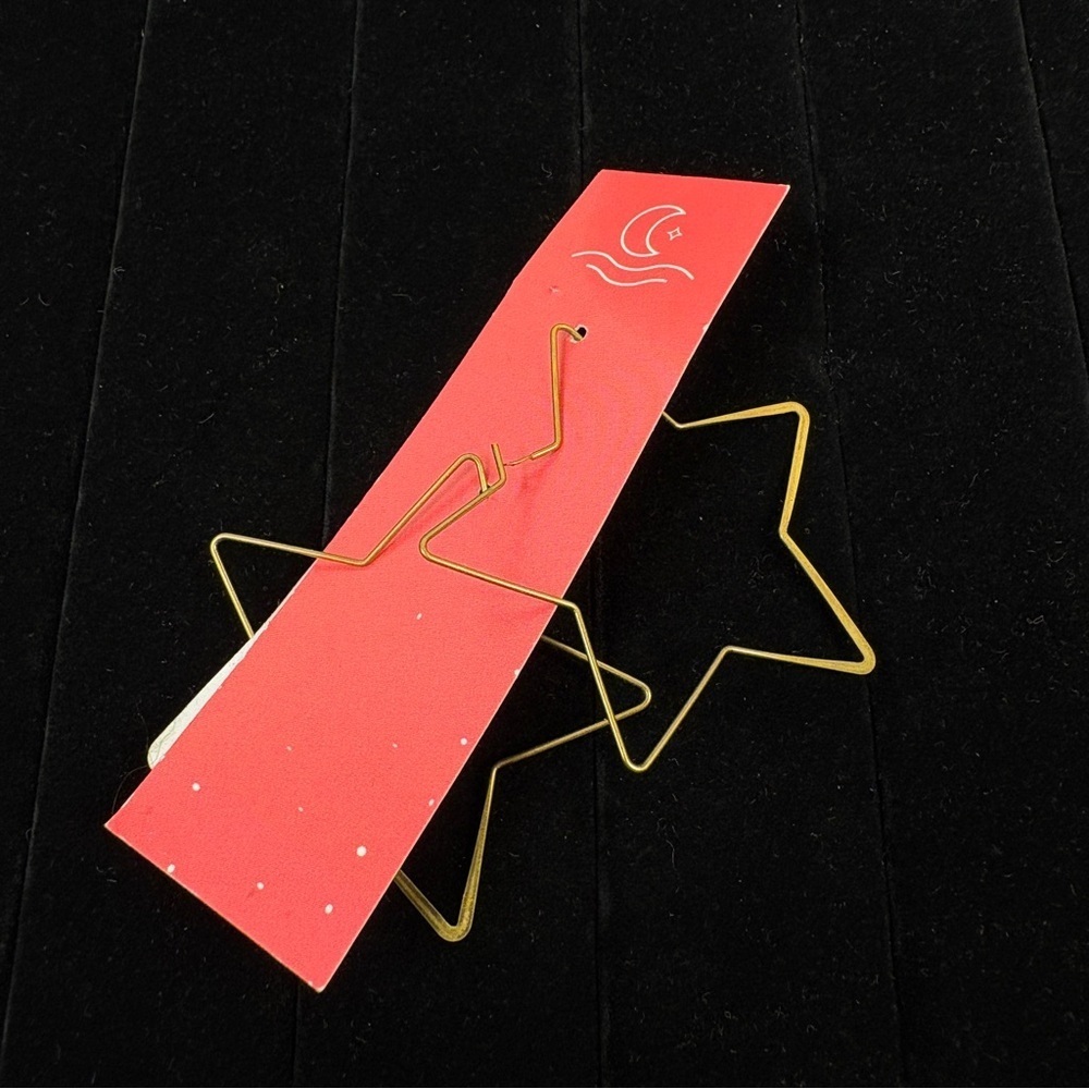 NWT Wire Star Hoop Earrings Minimalist